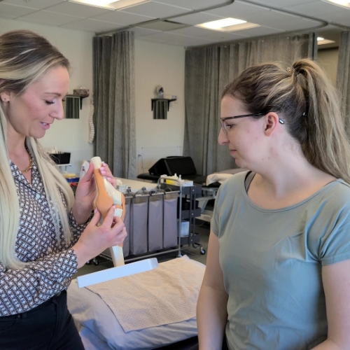 physiotherapists-momentum-health-calgary-ab